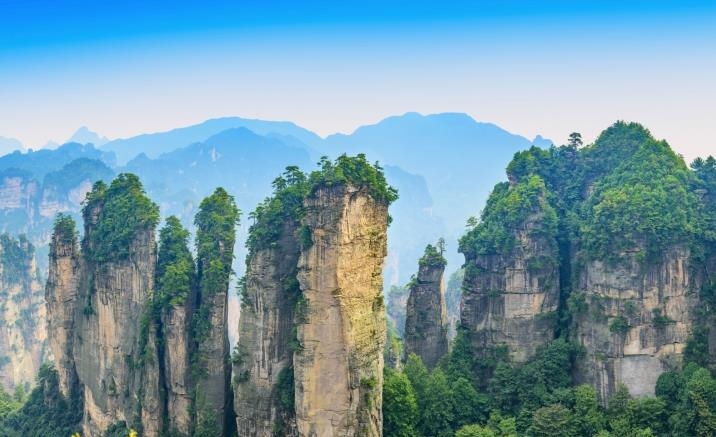 High-speed rail linking Chengdu, Chongqing, and Zhangjiajie officially launched