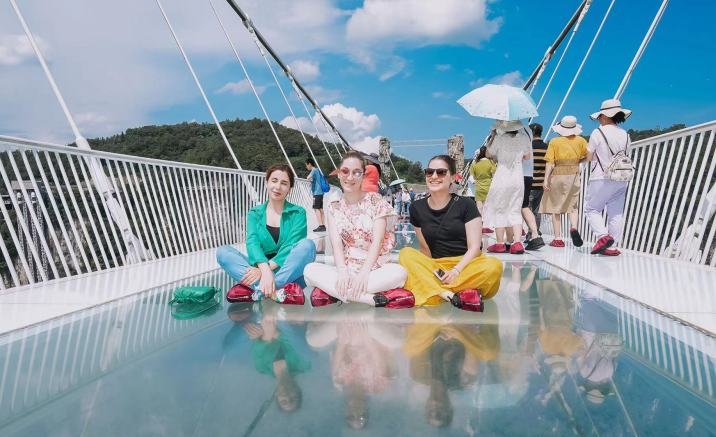 18 diplomats from around the world visited Yunnan and Hunan